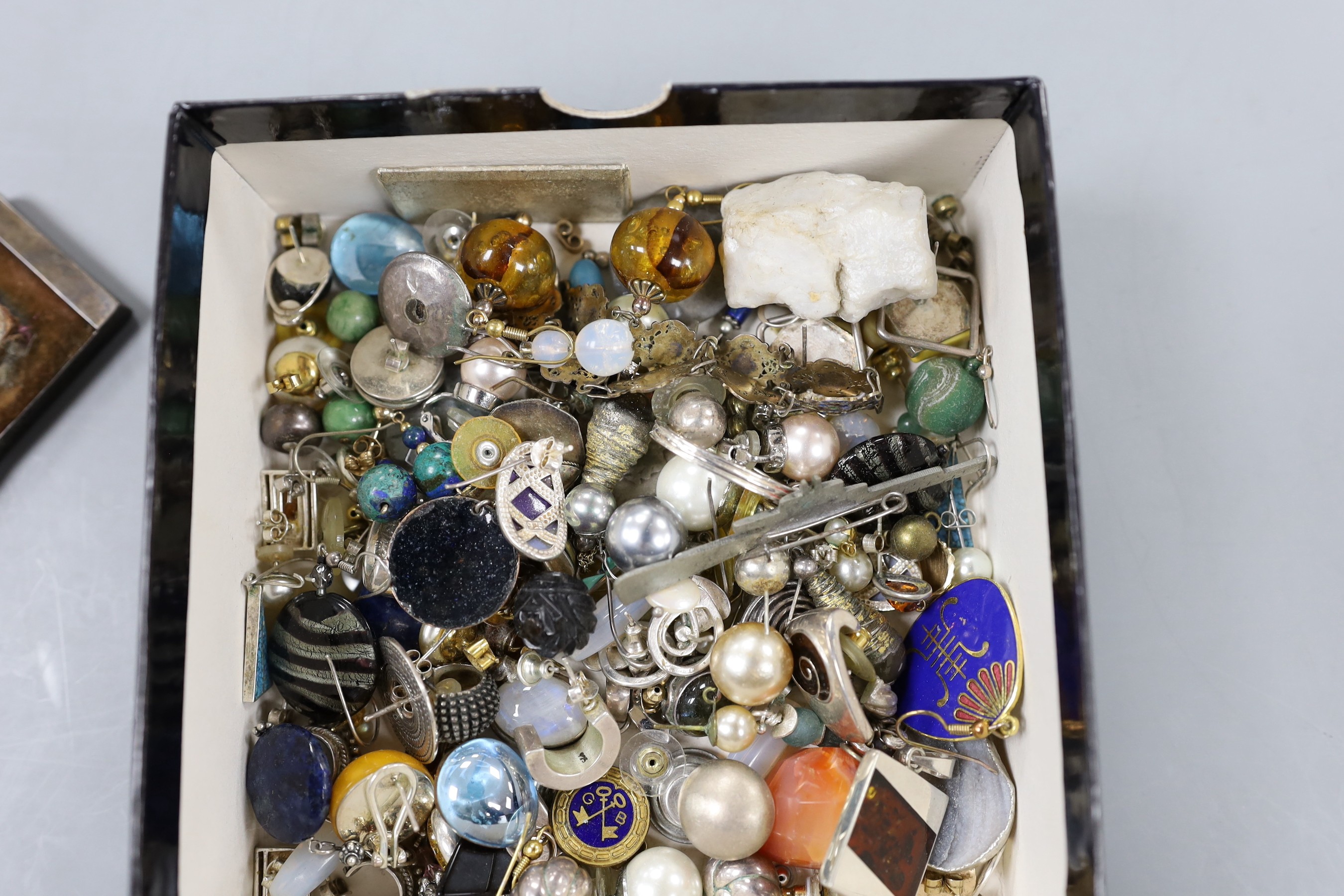 A mixed group of jewellery including costume, filigree and enamel bracelet, miniature silver mounted photograph frame, 925 items etc.